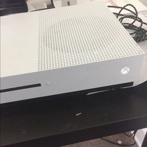Xbox one S REad Description